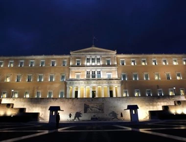 «Μπαλάκι» οι ευθύνες Τροχαίας - φρουρά της Βουλής για την τρελή κούρσα - «Θα είχαμε ανεβάσει το σιδερένιο φράχτη»